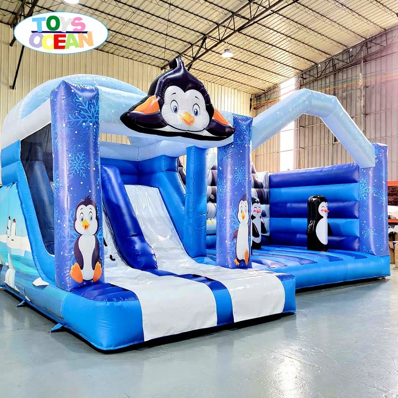 Kids Outdoor House With Slide - 特注デザインの屋外大型遊具城、ペンギンのインフレータブル滑り台付きバウンスハウス、お子様に最適。