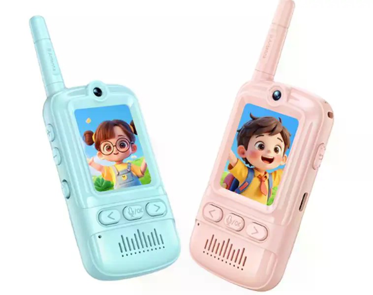 Kids Outdoor Voices - Rush Deer ビデオウォーキートーキー 子供用、2パック充電式ビデオインターコム子供用ウォーキートーキー HDカメラ＆音声機能付き、屋内屋外ゲーム、キャンプ、ハイキング用、男の子、女の子向け3～14歳、ブルー/ピンク